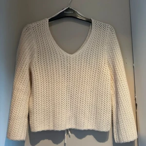 Stickad/ virkad  - V ringad använd 1 gång 