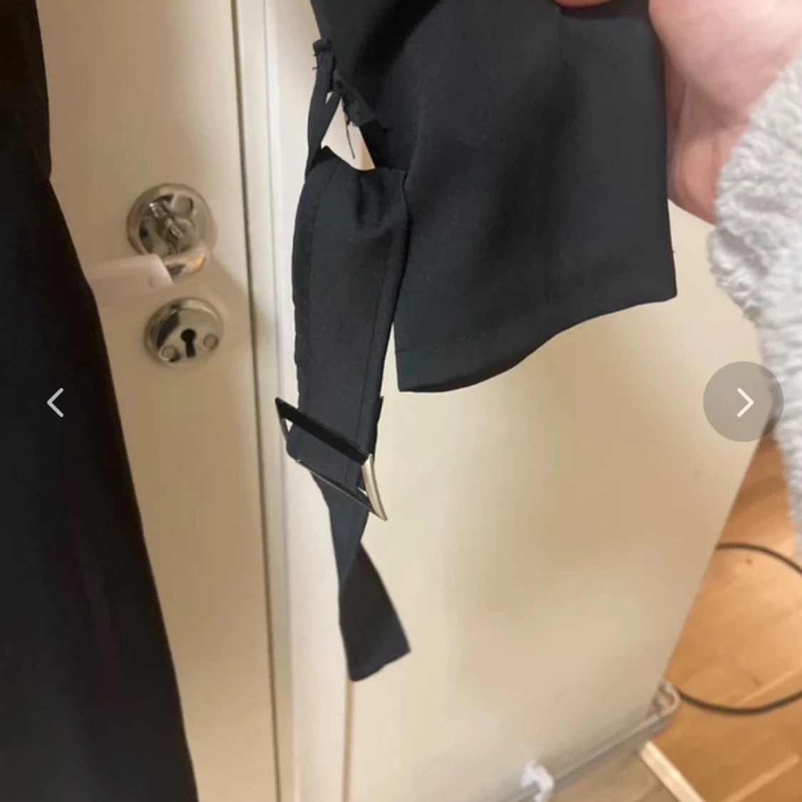 Svart trenchcoat med bälte - 1