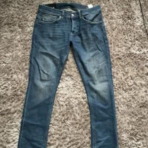 dondup jeans - Tja säljer dessa snygga dondup jeansen, sprillans nya i storlek 31, george nypris 3000 mitt pris endast 899! skriv om du har nån fråga// armadiosell 