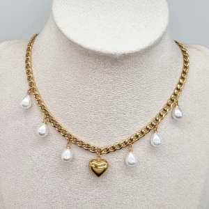 Guldhalsband med pärlor och hjärta - Unikt halsband.  Material-rostfritt stål,  kedjetjocklek-5cm.  Nikelfria.