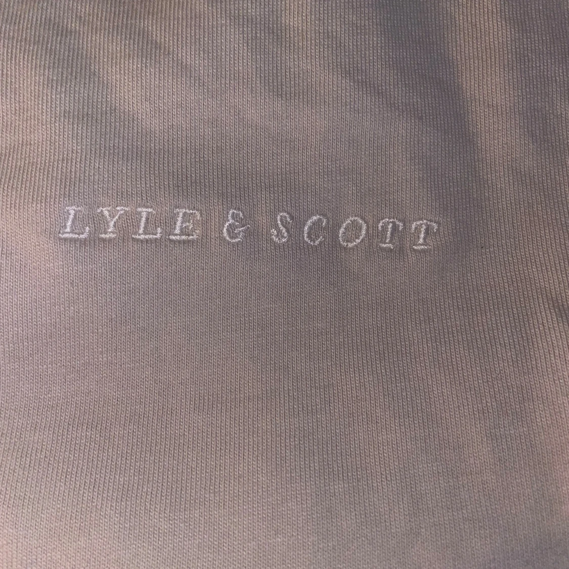 Beige t-shirt från Lyle & Scott - 2