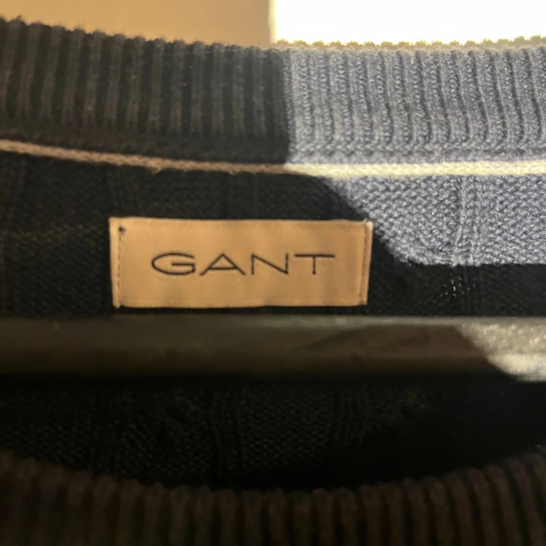 Mörkblå kabelstickad tröja från GANT - 3