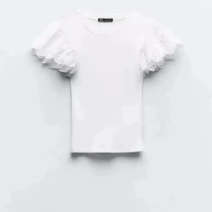 vit zara blus - så gullig zara blus i storlek s 💗 har knappt använd den