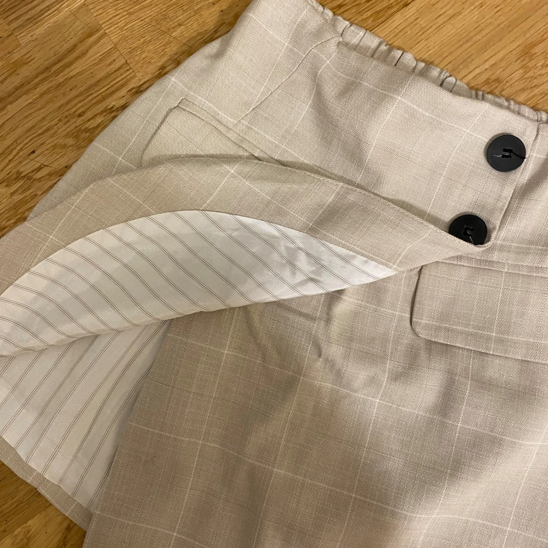 Beige rutig omlottkjol från Bershka - 3