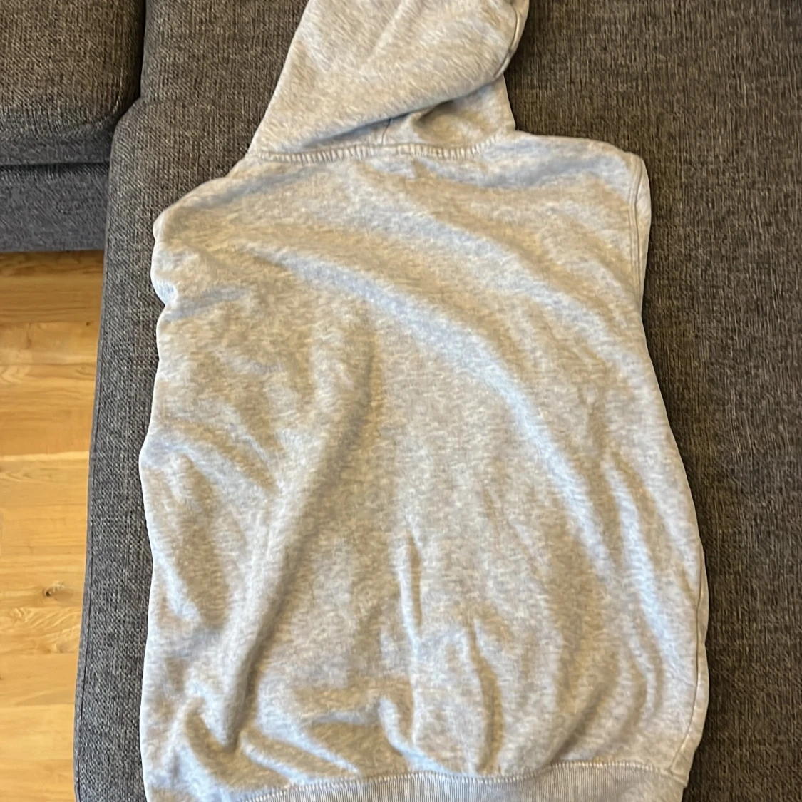 Ljusgrå hoodie från H&M Relaxed Fit - 1