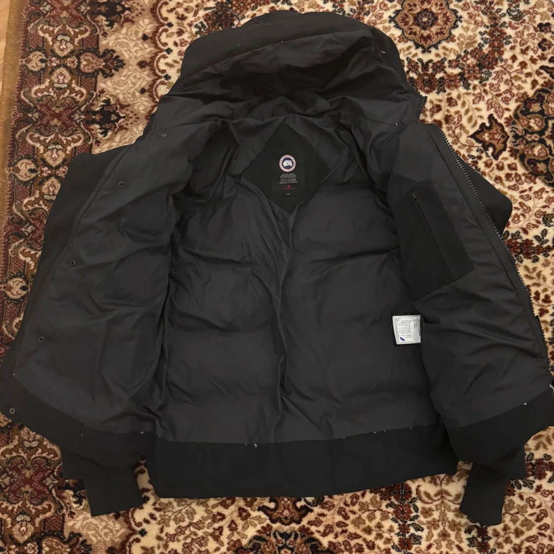 Svart pufferjacka från Canada Goose - 1