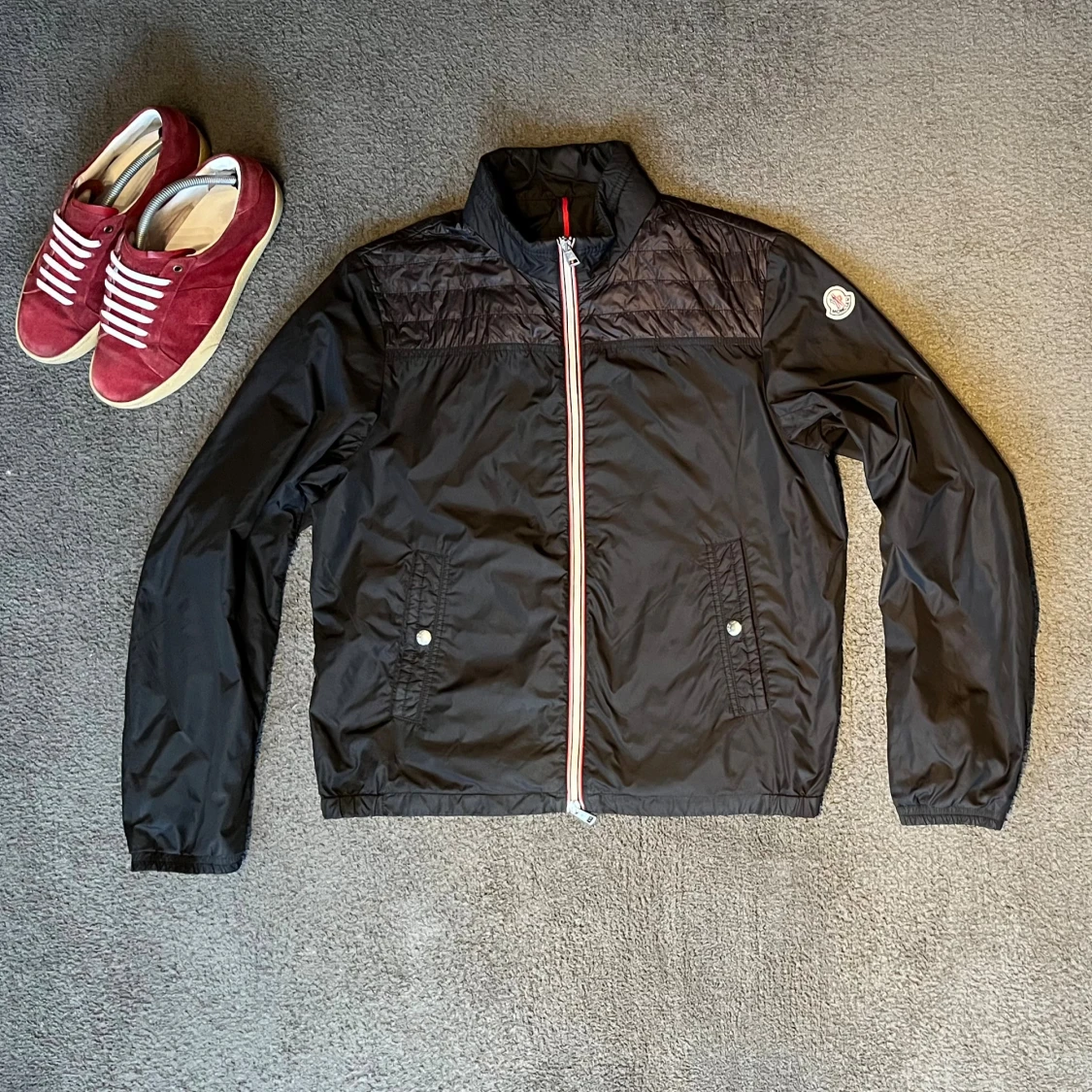 Svart vindjacka från Moncler