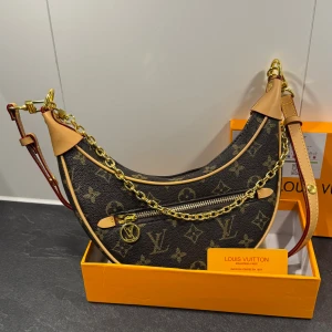 Väska  - Hej! Säljer min fina helt nya väska i nyskick. Väskan är oanvänd. Jag finns i Stockholm och priset kan diskuteras. 