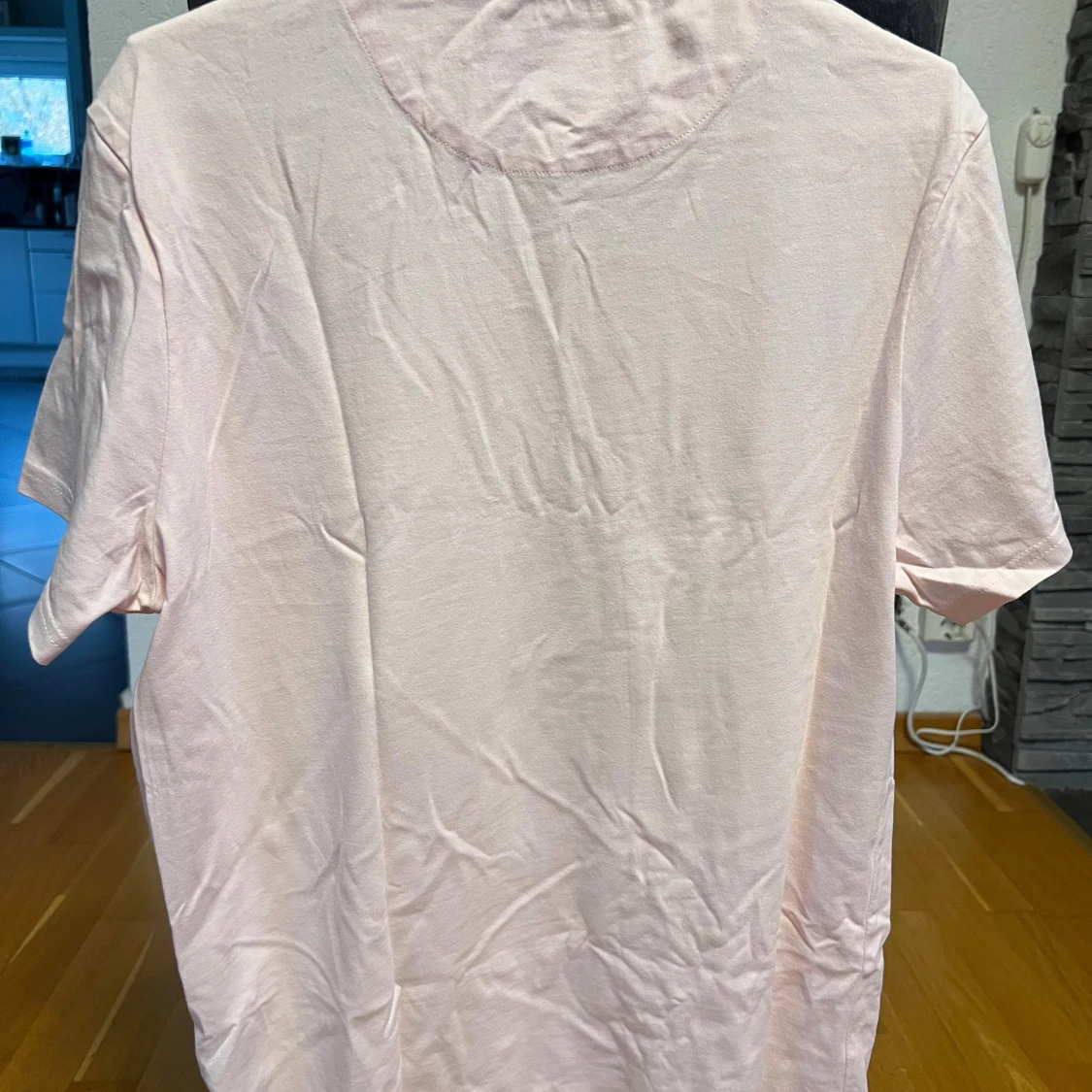 Ljusrosa t-shirt från Lyle & Scott - 1