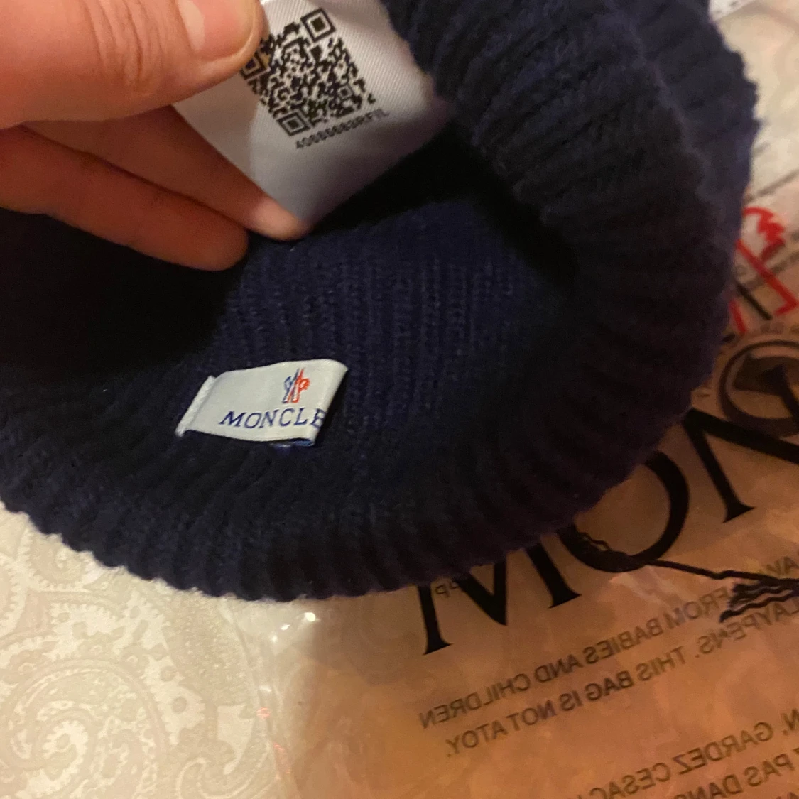 Mörkblå ribbad mössa från Moncler - 26