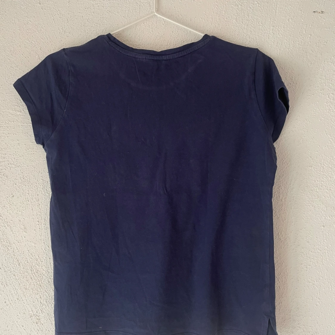 Mörkblå t-shirt med paljetter från H&M - 1