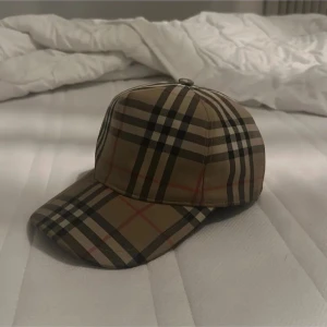 Äkta burberry keps - En äkta Burberry keps i storlek M. Pris kan diskuteras. 