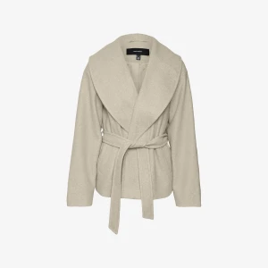 Beige kappa från Vero Moda  - Beige kappa från Vero Moda. Använd 2 gånger så i väldigt nytt skick🤍