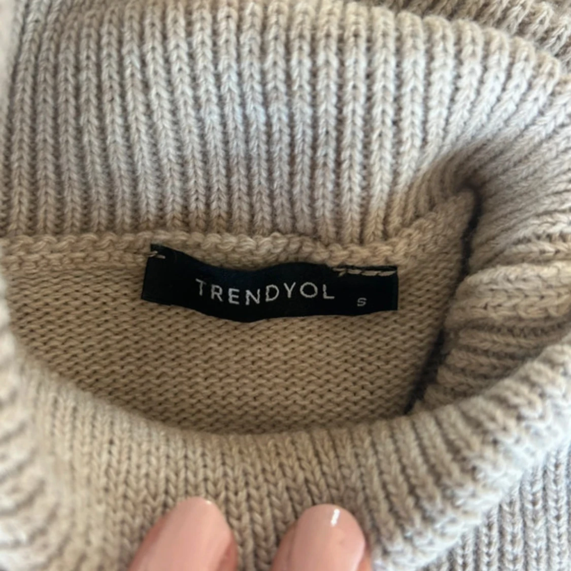 Beige stickad väst från Trendyol - 3