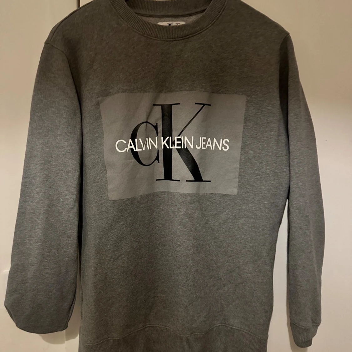 Grå sweatshirt från Calvin Klein Jeans