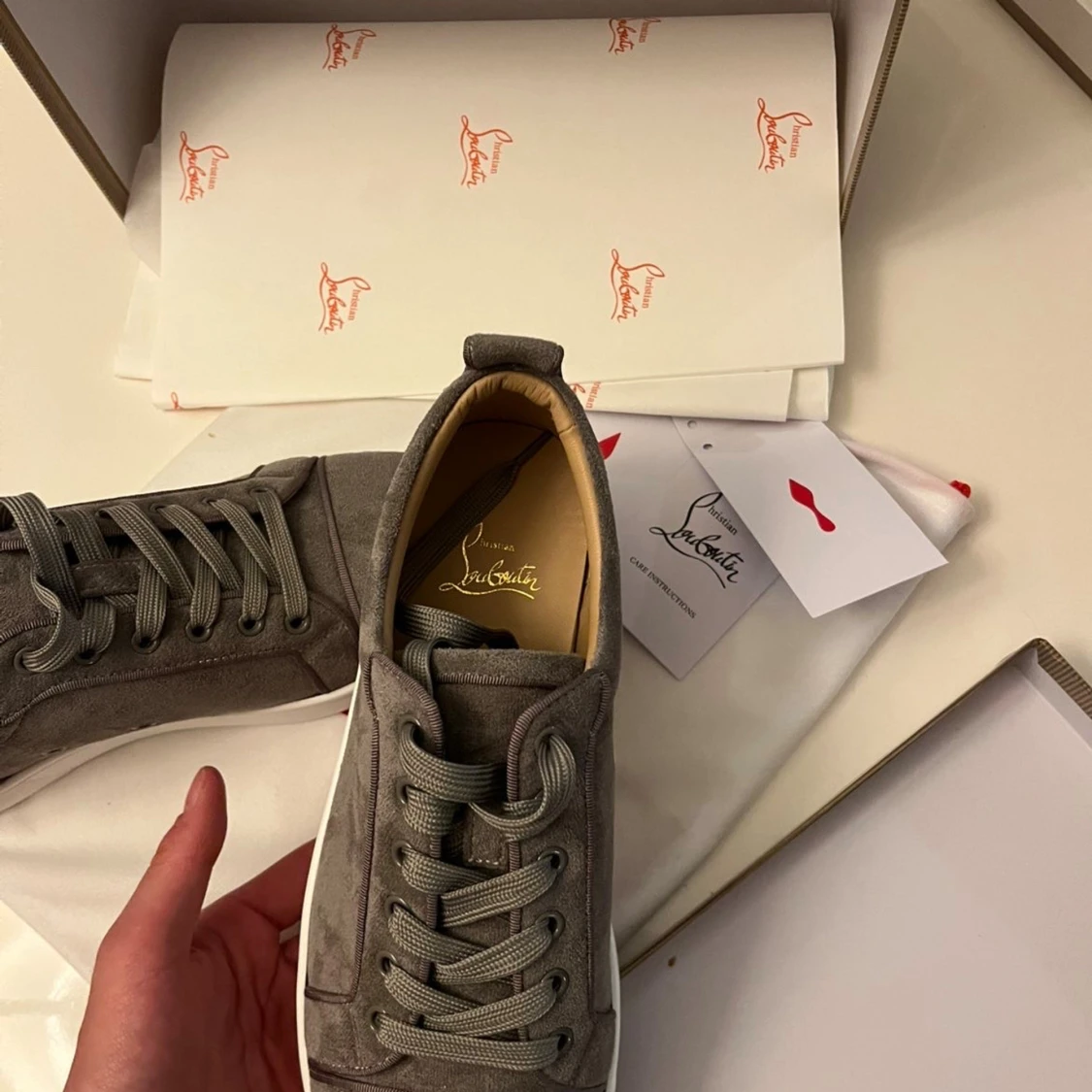 Gråa Louboutin skor - 4