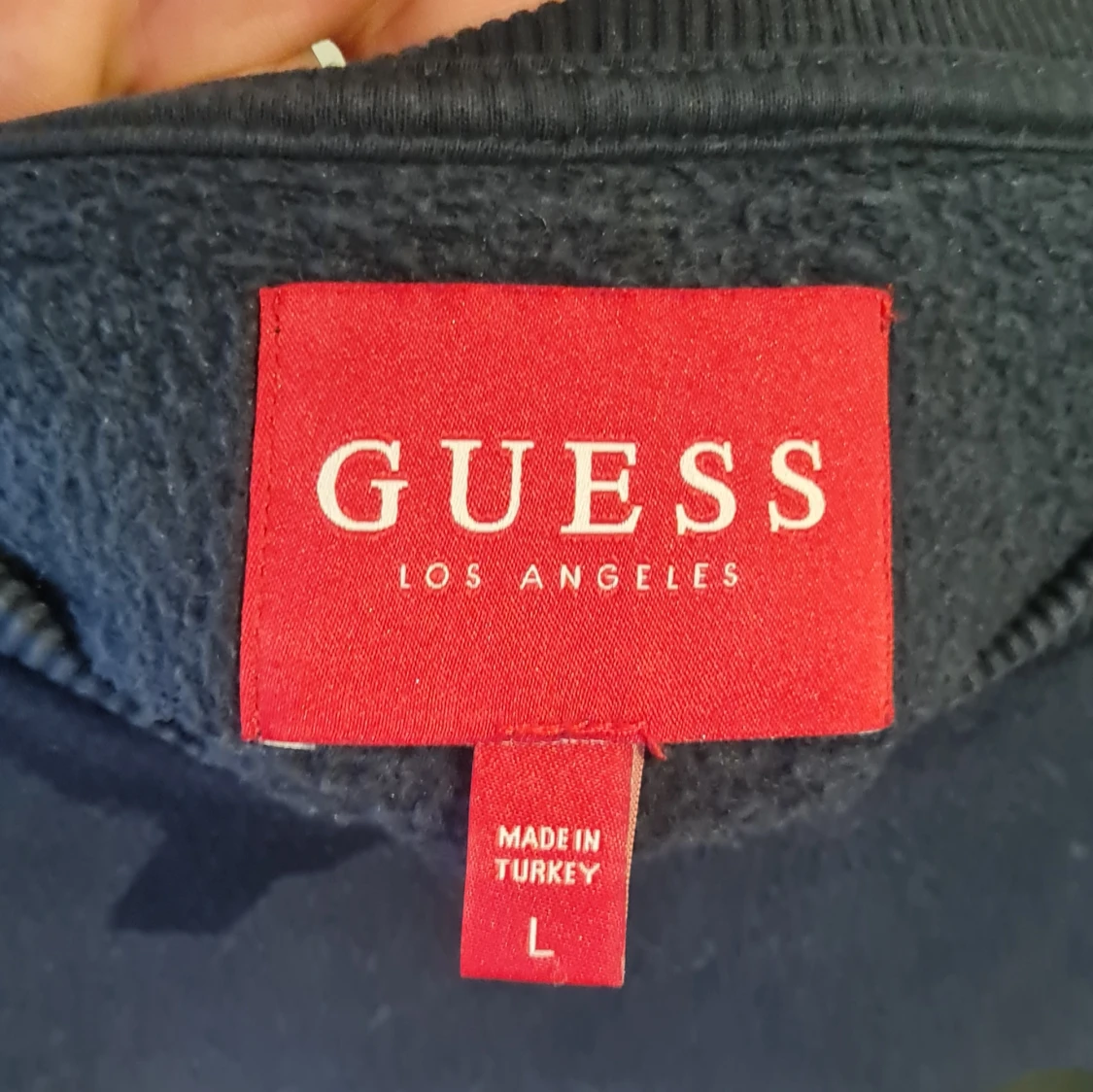 Mörkblå Guess sweater  - 2
