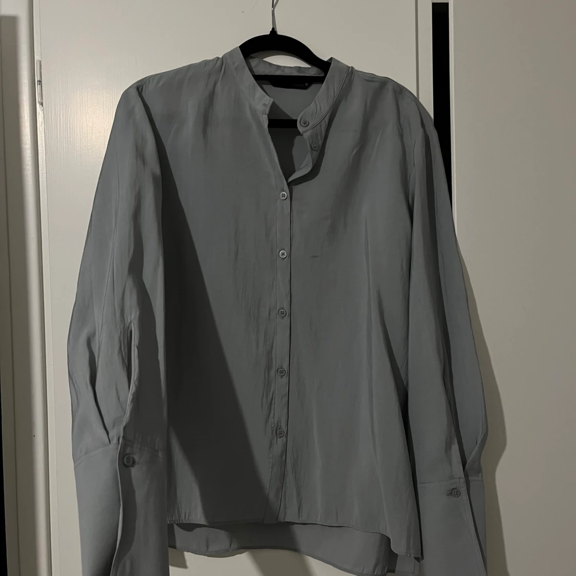 Ljusgrå skjorta från Zara XS - 1