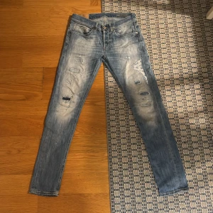Dondup jeans - Feta dondup jeans utan defekter utom de som va där när jag köpte de nya. Storlek w31. Tveka inte att skriva vid funderingar eller liknande.