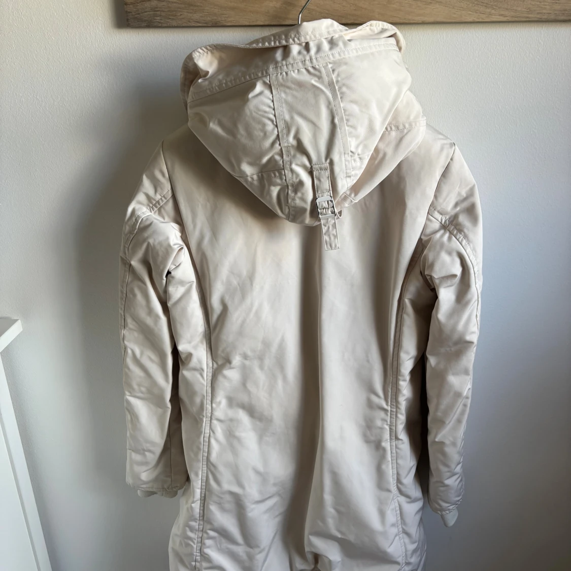 Beige parkajacka från Svea med huva - 4