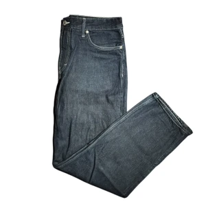 Loose fit jeans från H&M - LOOSE jeans  Grym kvalité 🤩🔥 W32 —— L32 Har du några frågor eller vill ha fler bilder så är det bara att skriva 👋👋 Priset kan diskuteras 💰💸💸