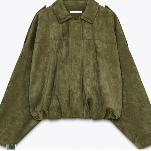 Slutsåld populär Zara jacka - Säljer en jättefin Zara jacka!! Jättebra skick skriv om du har frågor❤️❤️