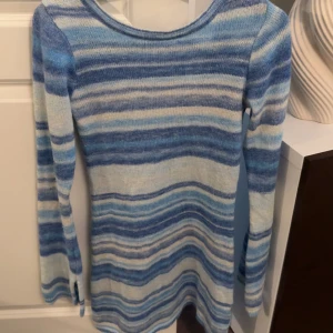 Stickad klänning - Använd fåtal gånger, normal i storleken 