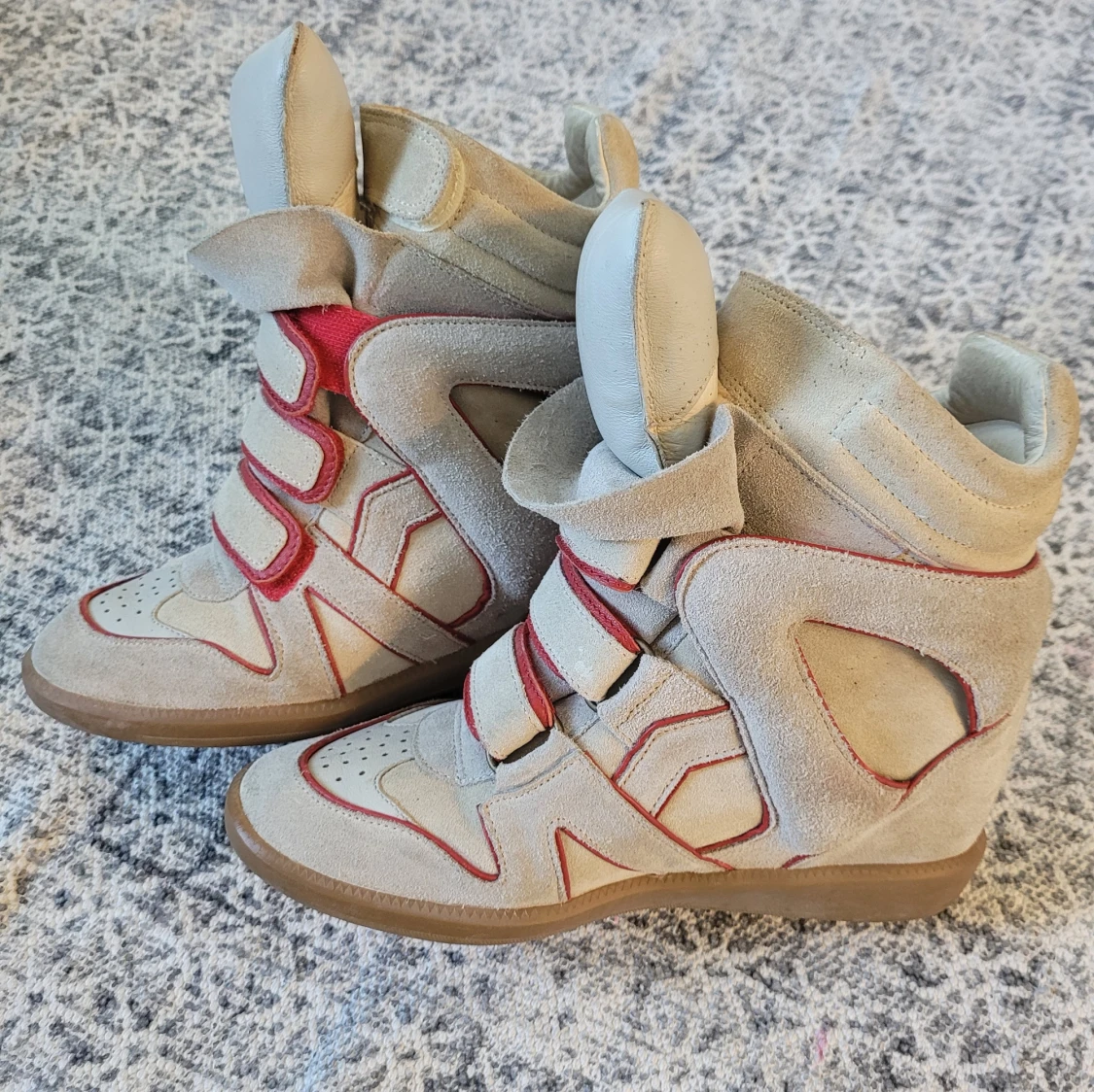 Beige Isabel Marant sneakers med röda detaljer - 4