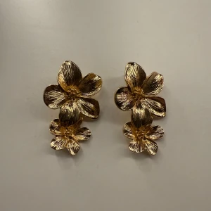 Blom örhängen - Nya