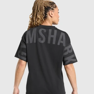 Gymshark Tshirt - Wordmark Graphic T-Shirt från Gymshark. Strl S (oversized) använd men i bra skick! Tvättar innan posta☺️