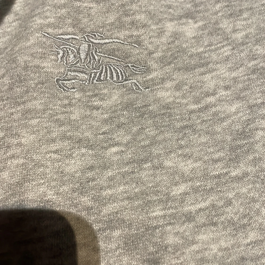 Grå hoodie från Burberry med dragkedja - 2