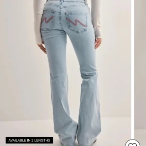 Nelly jeans - Jeans från Nelly, endast testade då jag märkte att de inte passade! Nypris:700kr storlek 32💕