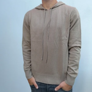 Kashmir hoodie - Beige Kashmir hoodie | Storlek M | Modellen är 177cm lång, passar lite längre | Bara testad, därför är skicket 10/10 | Längden på snörerna går att justera | Hör av dig vid frågor🌟