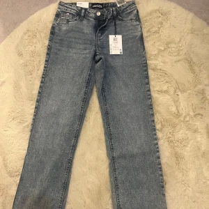 Jeans - Helt nya! Skriv för frågor/ bilder