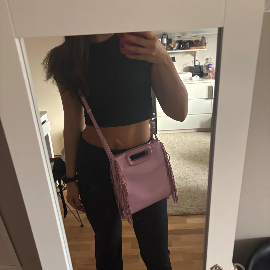 Ljusrosa axelväska med fransar från Maje - 2