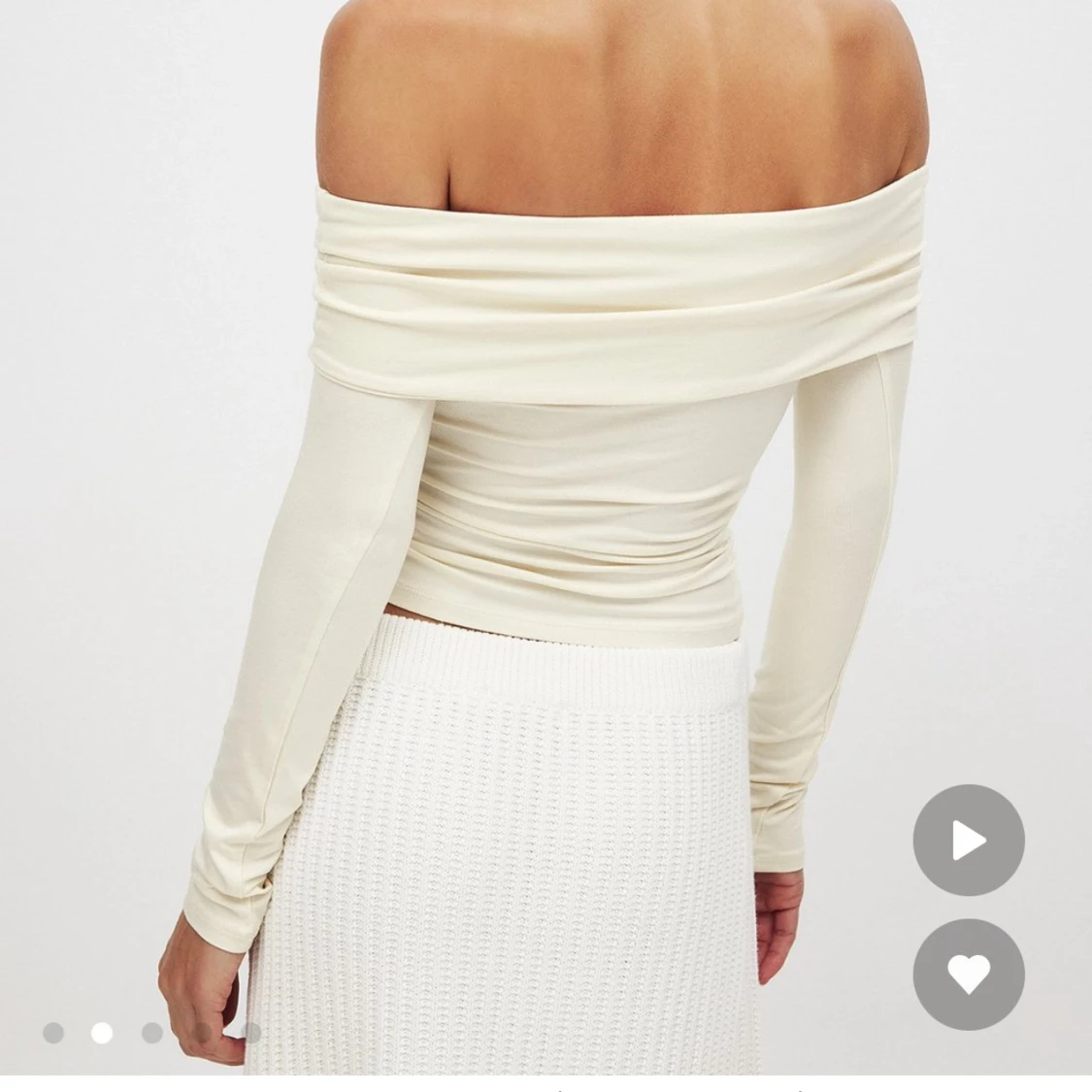 Offshoulder cremefärgad topp - 1