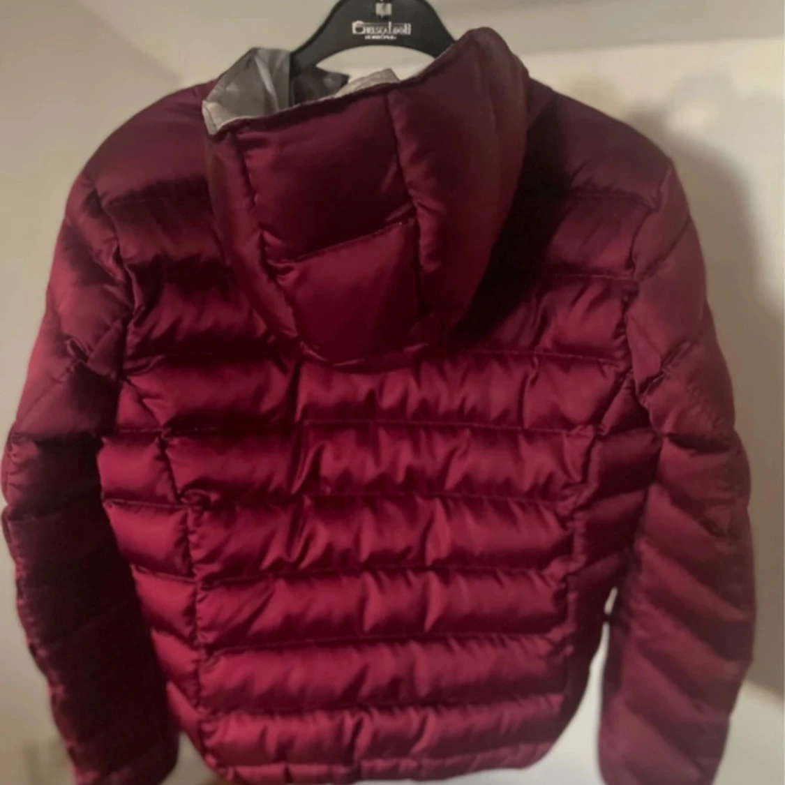 Vinröd dunjacka från Colmar - 4
