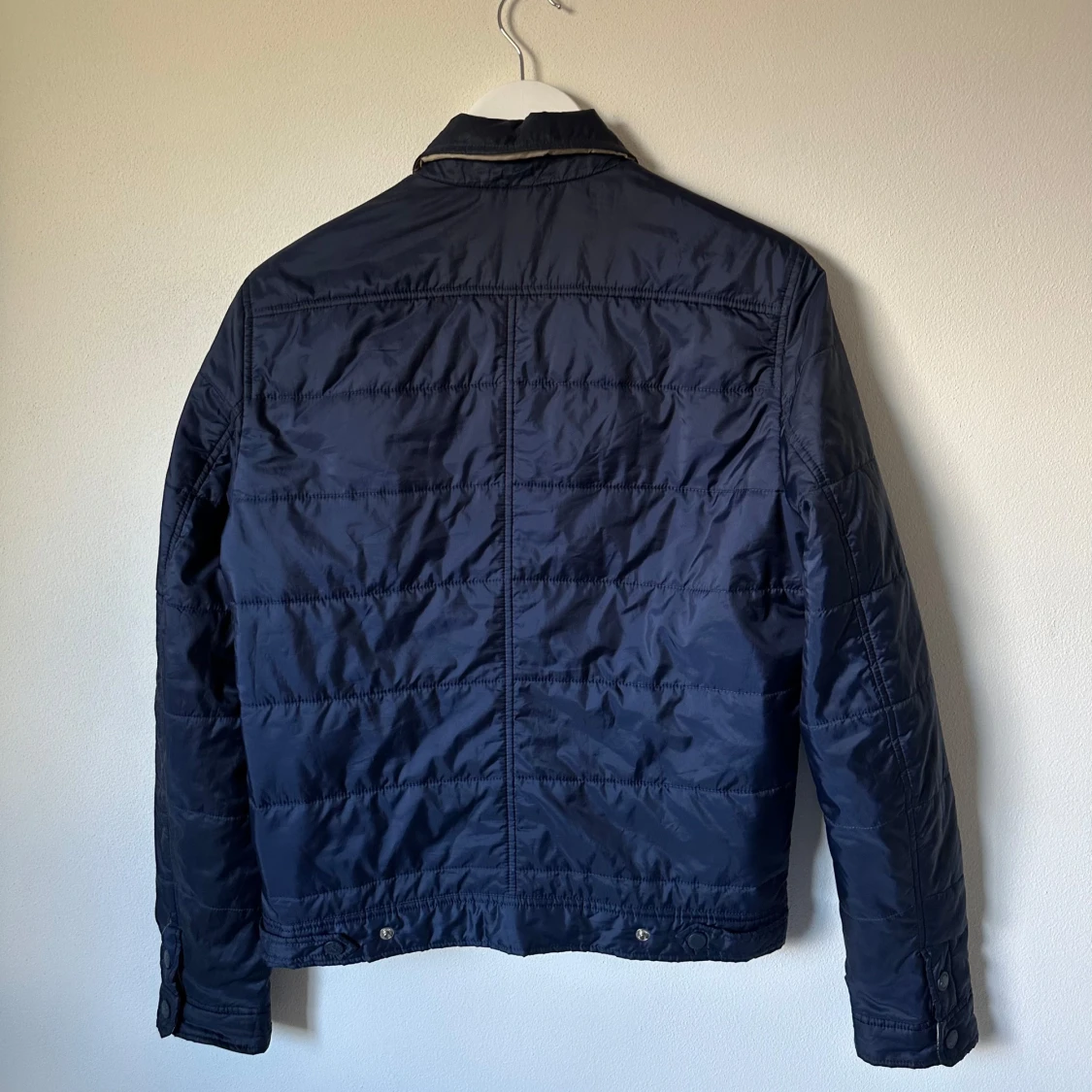 Marinblå quiltad jacka J.Lindeberg S - 1