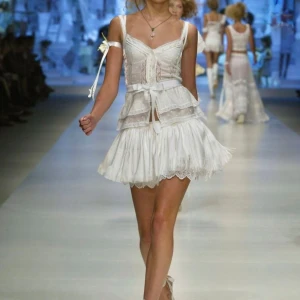 Dolce & Gabbana Incredibly Rare Vintage Lace Top Runway S/S 2006 - ♡ Incredibly rare, vintage beautiful lace top from Dolce & Gabbana S/S (Spring/Summer) 2006 collection. This piece captures the romantic and feminine spirit of early 2000s D&G with exquisite lace details. ♡ Perfect to pair with a white skirt. ♡ Fits XS-S. ♡ Made in Italy. ♡ Very good vintage condition. Minor signs of wear (see last picture for detail). 