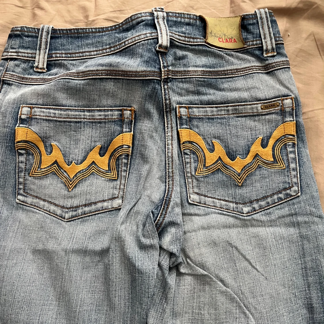 CLARA ljusblå jeans med broderi - 1