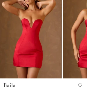 Röd miniklänning Oh Polly - Supersnygg röd miniklänning från Oh Polly. Det har även axelband så man kan välja vad som passar bäst. Aldrig använd och prislapp kvar!