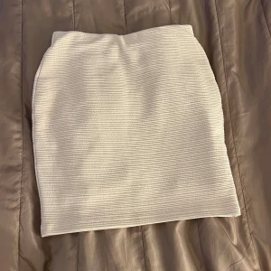 Ljusrosa kort kjol - Ljusrosa kort kjol 