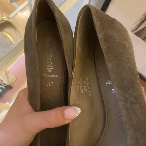 Bruna Klackar  - Super söta och snygga bruna klackar💕💕🫰🏽🍒🩷