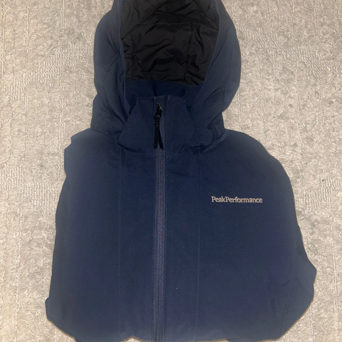 Mörkblå Peak Performance jacka