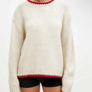 SÖKER - Söker denna tröja, storlek S eller XS hör av er om ni säljer!!!