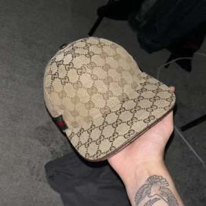 Gucci keps - Beige Gucci keps i väldigt bra skick, nästan som ny!