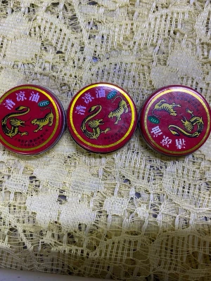3st  kinesiska tiger Balsam burkar - Tre små runda burkar med röd och gul design, dekorerade med drake och tiger. Helt ny 