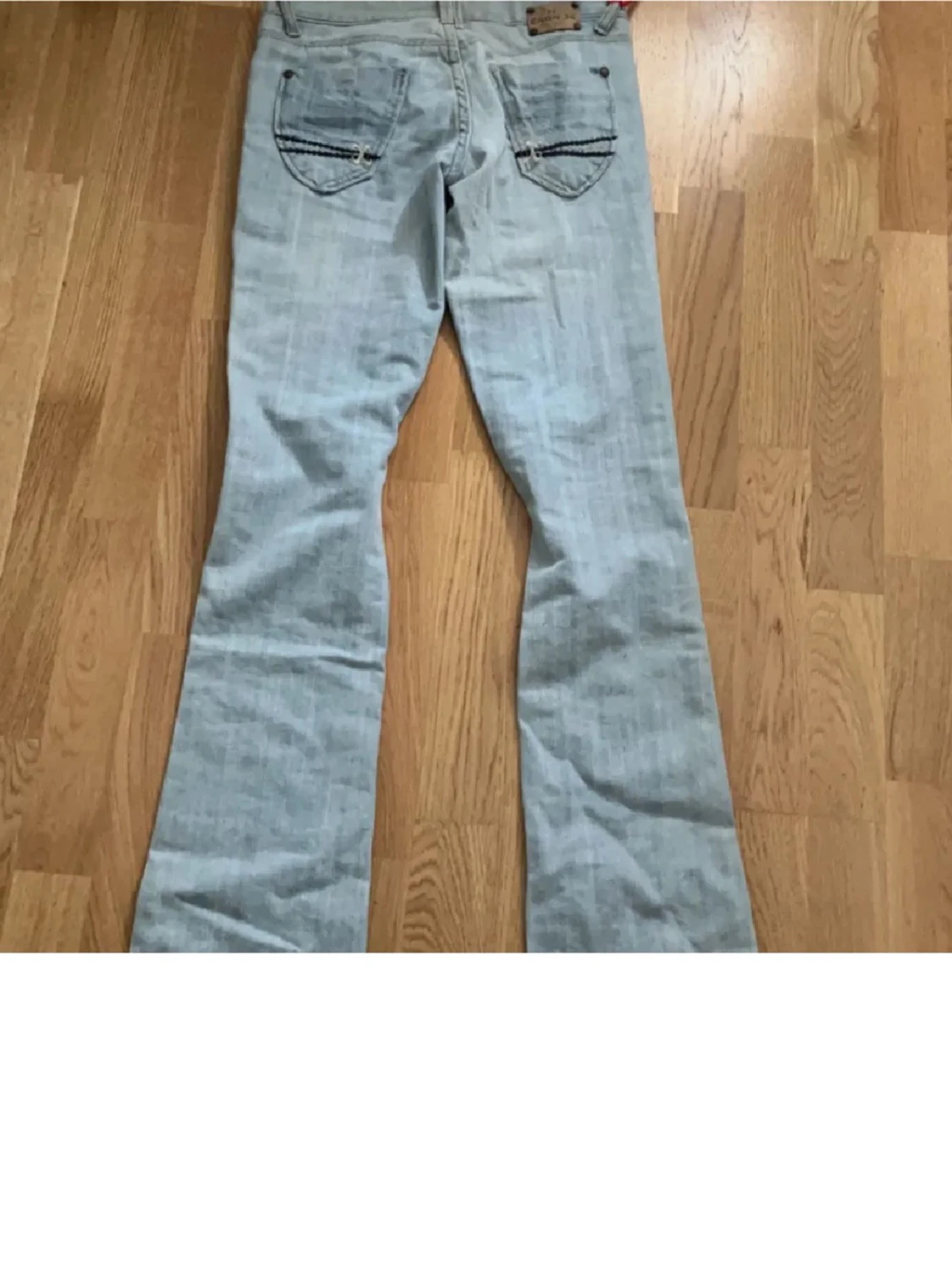  ljusblå bootcut jeans - 2