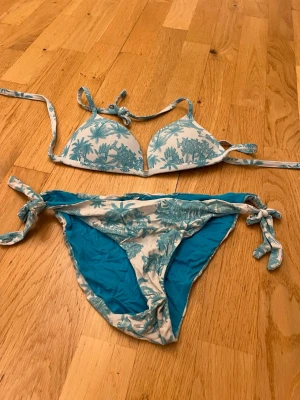 Fin bikini från calzedonia - Strl s i underdelen och 75b i toppen
