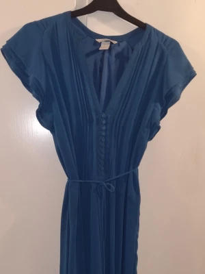 Vacker topp stl 38 - Så fin o sååå skön!! Missa inte denna!! Färg petrol!!!